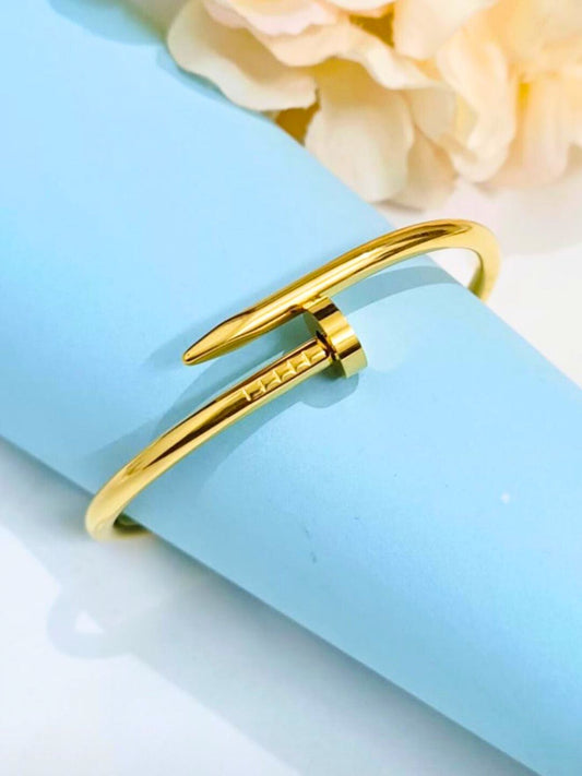 Viral Nail Cuff Bracelet (Gold)