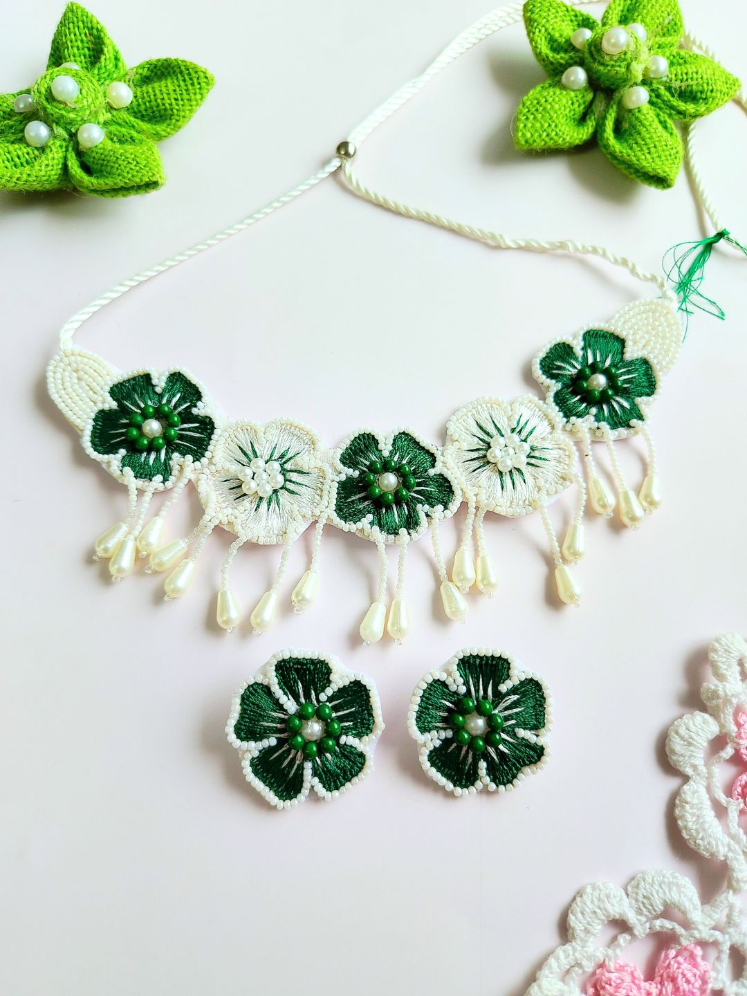 Flower Blossom Choker Set (Green and White)