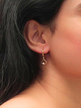 Diamond shaped AD Drop Earrings (Gold)