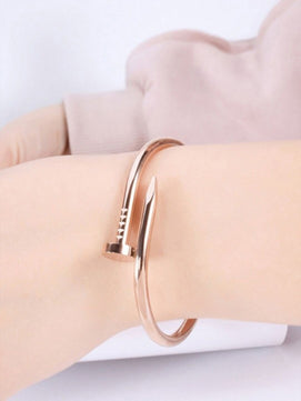 Viral Nail Cuff Bracelet (Rose-Gold)