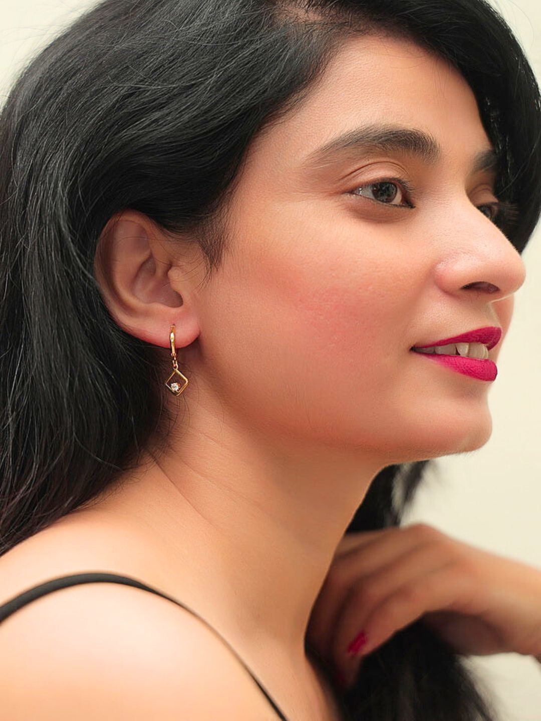 Diamond shaped AD Drop Earrings (Gold)