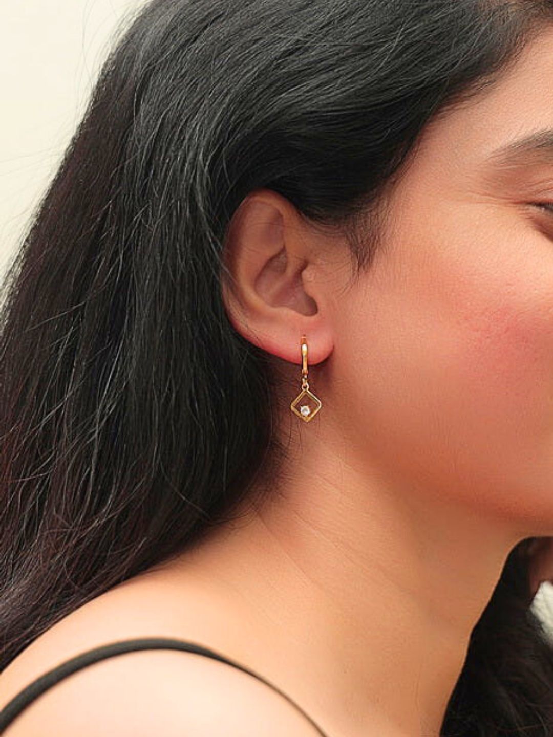Diamond shaped AD Drop Earrings (Gold)