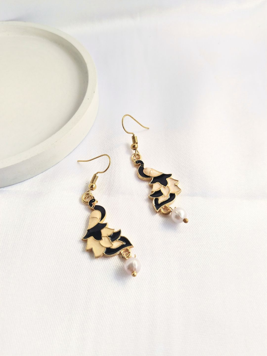 Paakhi Drop Earrings J680 (Black White)