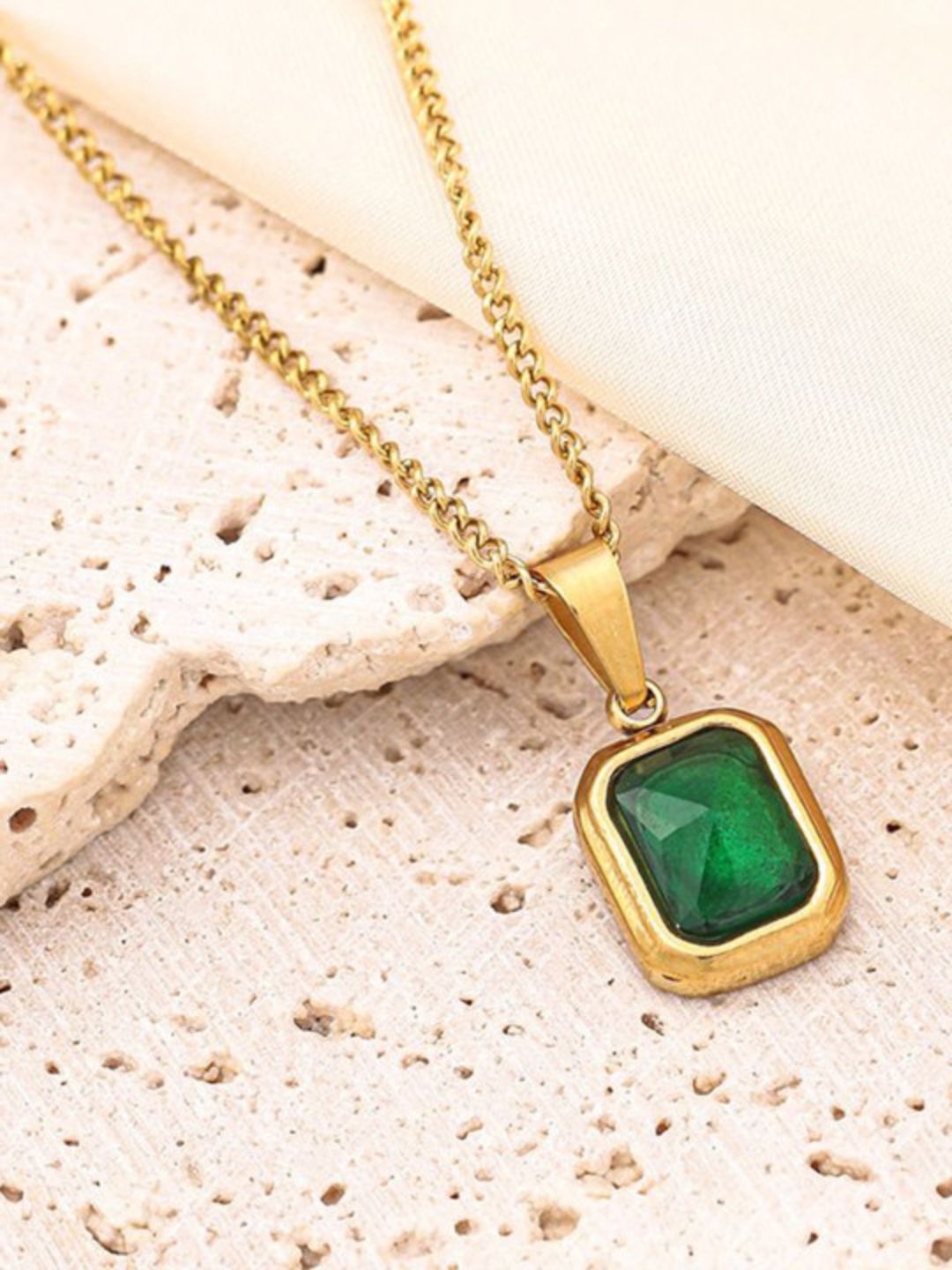 Gold-plated Gemstone Pendant Necklace in Green Emerald