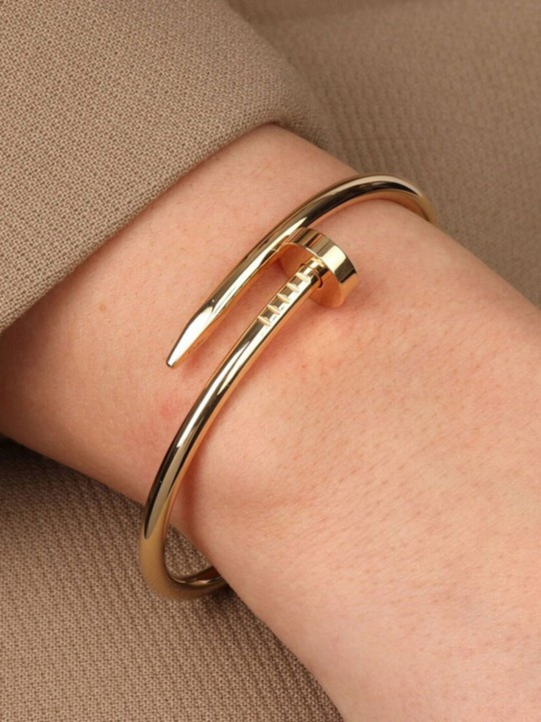 Viral Nail Cuff Bracelet (Gold)