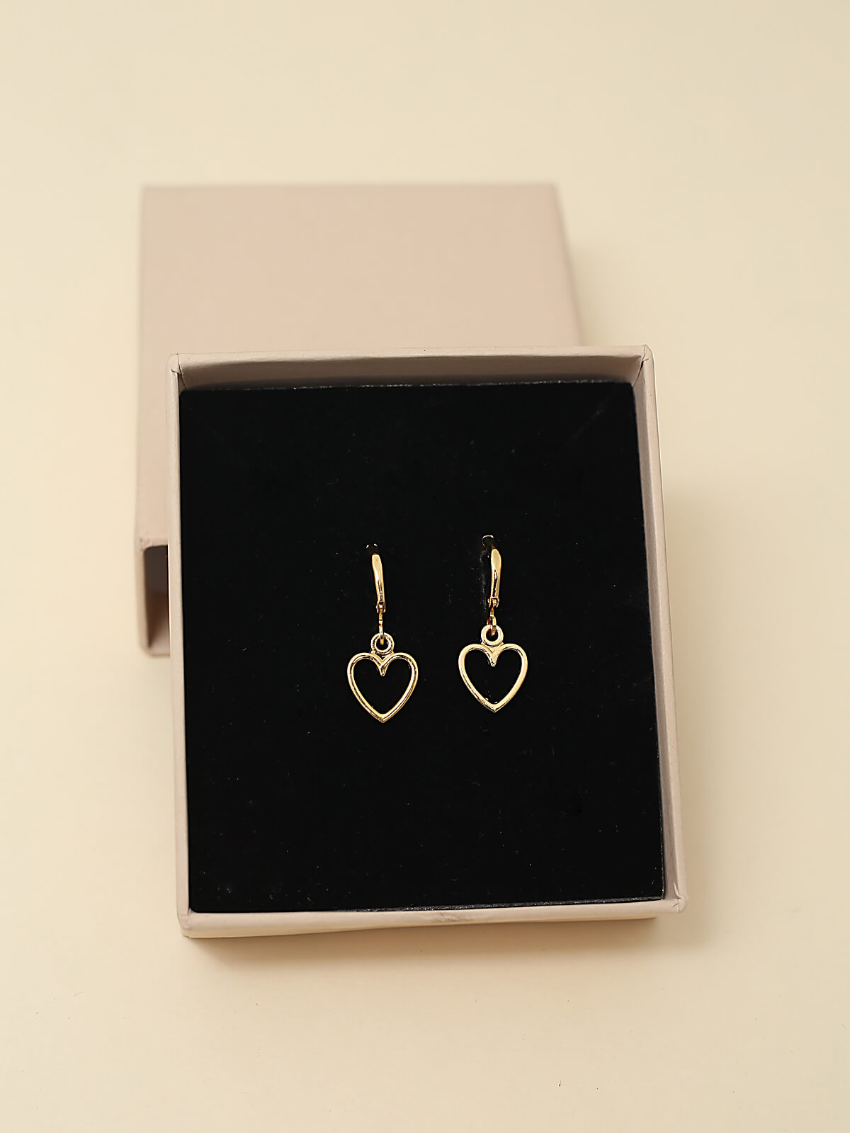 Heart-shaped Drop Earrings (Gold)